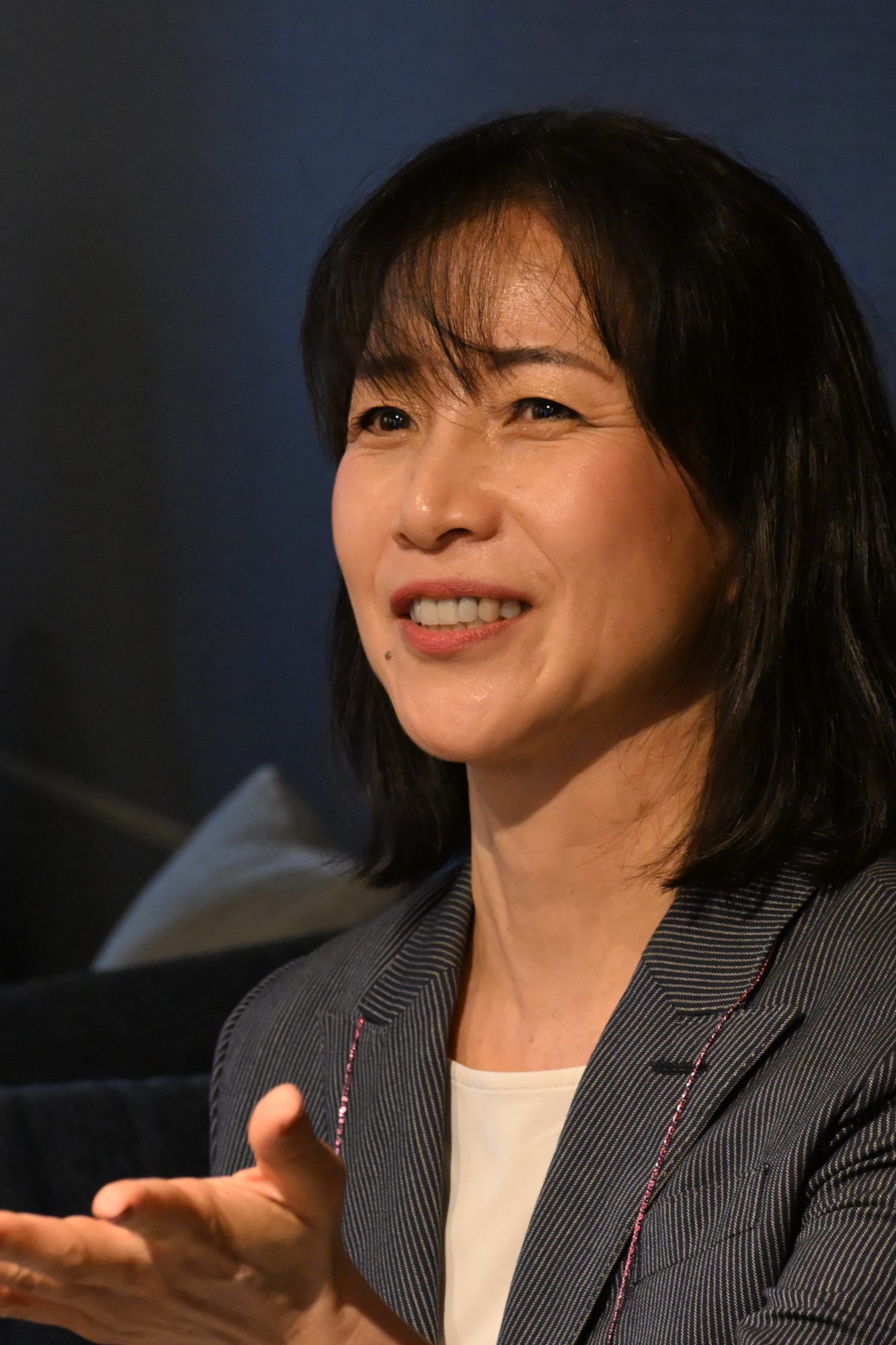 笑顔で語る代表・高野